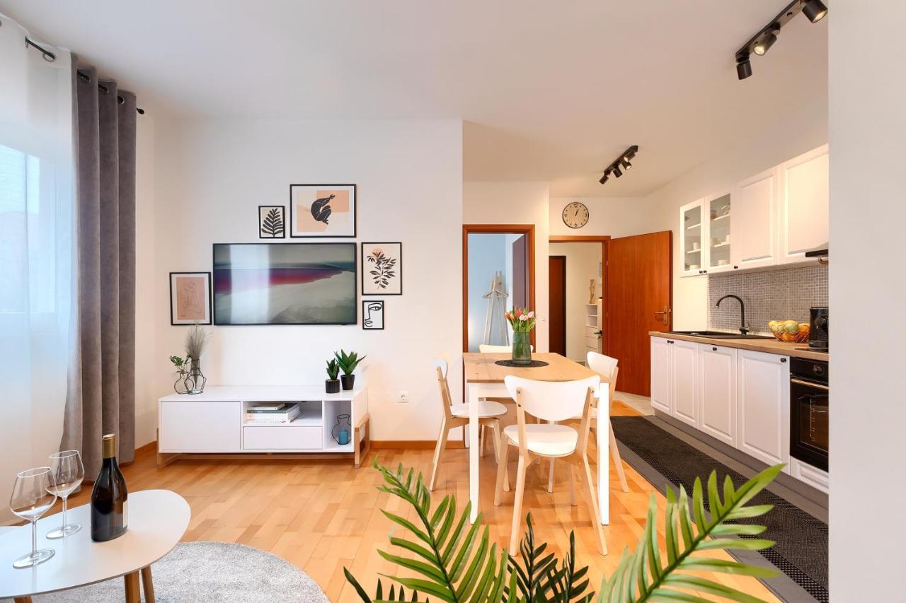 Apartment N&N Ровин Екстериор снимка